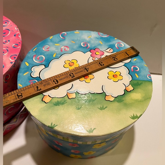 LOT OF 2 STORAGE BOXES. - Picture 10 of 11